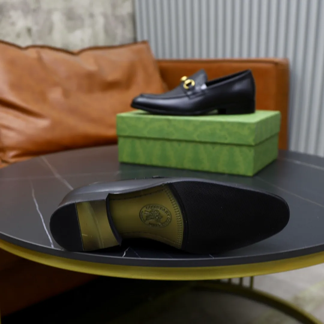 Men's shoes: 250🙅‍♂️🙅‍♂️🙅‍♂️Niuli Brand: GUCCI Size: 38-44 (45 can be customized) Level: Counter classic Material: Original soft cowhide upper Comfortable cowhide lining Original lightweight outsole Style category: Business casual footwear Driving leather shoes Color: Actual picture color